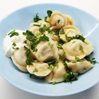 Пельмені домашні+сметанка (240г)