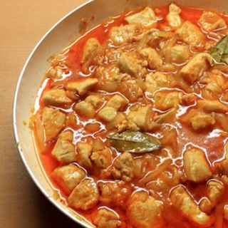 Пательня куряча з овочами у томаті (110г)