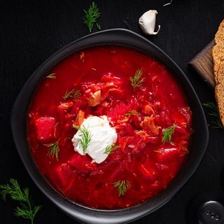 Борщ з куркою та сметаною (350г)