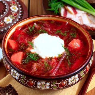 Борщ з яловичиною та сметаною (350г)