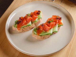 Брускета з лососем (220g)