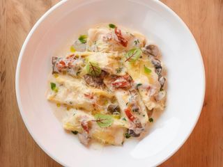 Равіолі з індичкою у вершковому соусі з грибами (280g)