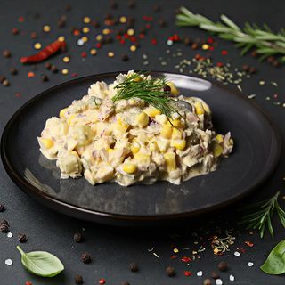 Салат з тунцем