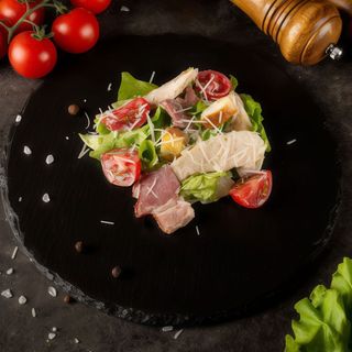 Салат Цезар із куркою