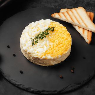 Салат Мулен Руж з куркою та ананасом