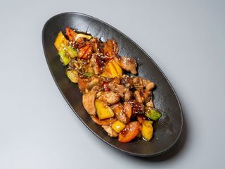 Гаряча пательня зі свининою