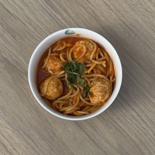 Спагеті у томатному соусі з рибними тефтельками (210г)