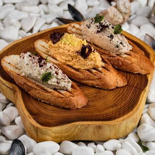 Асорті рибних паштетів із лосося, тунця та шпротів (150/60 г)