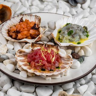 Тріо тар-тарів із лосося, червоного тунця та тихоокеанських креветок (195 г)