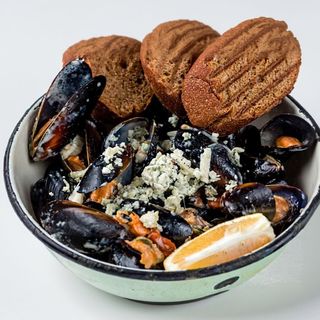 Чилійські мідії у сирному соусі з Дор Блю (500 г)