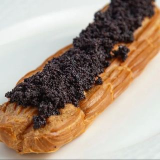 Маковий еклер (210 г)