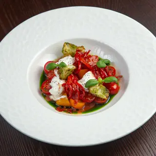 Томати з крутонами та страчателою (280 г)