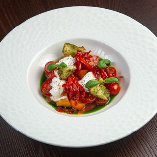 Томати з крутонами та страчателою (280 г)