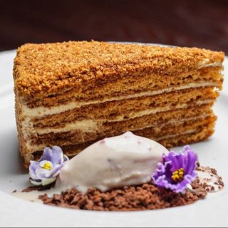 Медовик з крафтовим пломбіром ( 260 г)
