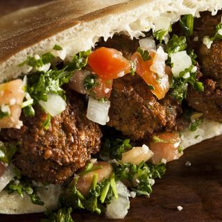 Шаучак з фалафель ями