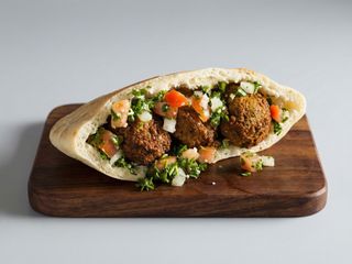 Шаучак з фалафель ями