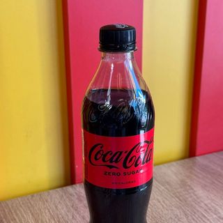 Напій безалкогольний сильногазований " Coca Cola" (500 мл)
