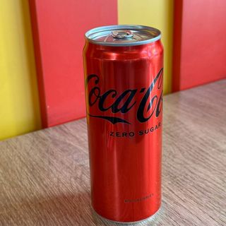 Напій безалкогольний сильногазований " Coca Cola" (330 мл)