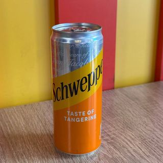 Напій безалкогольний сильногазований " Schweppes " (330 мл)