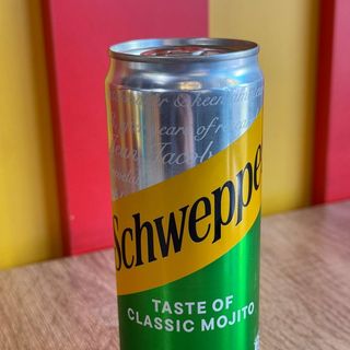 Напій безалкогольний сильногазований " Schweppes " (330 мл)