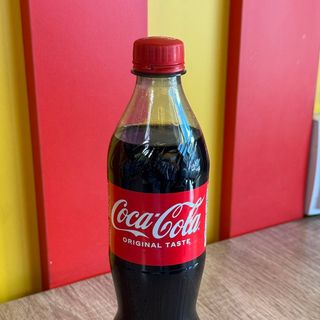 Напій безалкогольний сильногазований " Coca Cola" (500 мл)