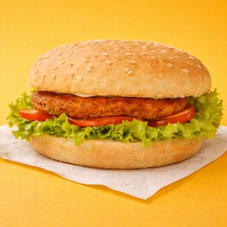 Бургер з курячою котлетою (225 г)