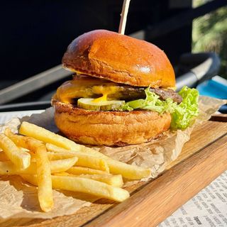 Бургер з яловичиною 