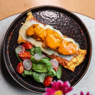 NEW Сирний омлет зі смаженою куркою та шпинатом (260 г)