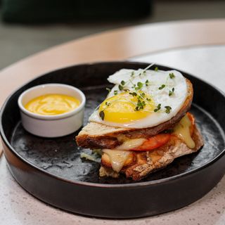 NEW Сирний сендвіч з гірчичним соусом (240 г)