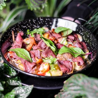 NEW Запечені овочі з ростбіфом і соусом Бешамель (270 г)