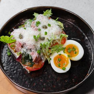 NEW Тост з тунцем конфі, крем-сиром і вареним яйцем (250 г)