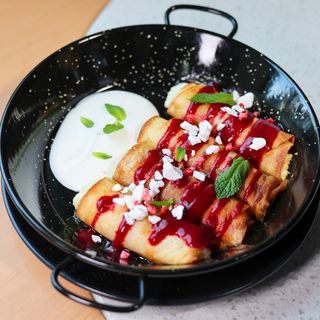 NEW Запечені млинці з домашнім сиром та малиновим джемом (250 г)