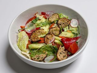 Салат зі свіжих овочів і зелені (220г)