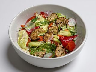 Салат зі свіжих овочів і зелені (220г)