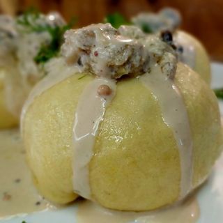 Галушка з м'ясом у грибній підливці