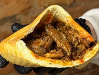 Піта з рваною телятиною (360гр)