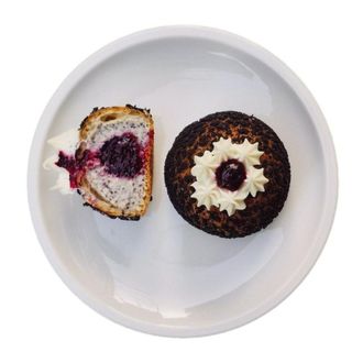 Тістечко Шу “Black Luna” (60г)