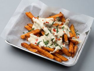 Батат фрі з соусом Blue cheese (235г)