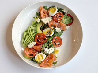 Салат з лососем (230г)