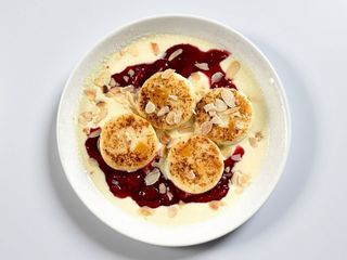 Сирники з кремом та вишнею (290г)