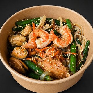 Удон з морепродуктами і овочами (380г)