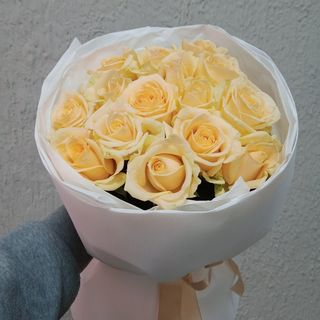 15 персикових троянд сорту Піч Аваланч