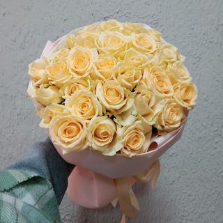 35 персикових троянд сорту Піч Аваланч