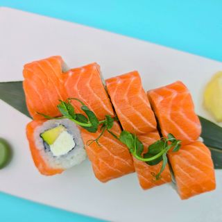 Філадельфія з лососем та авокадо (260г)