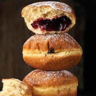 Пампух з вишнею