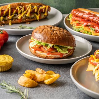 Чізбургер яловичий+Фрі L+Соус