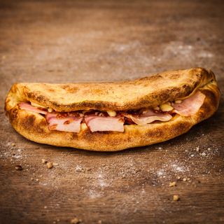 Піца-сендвіч Баварська (500г)