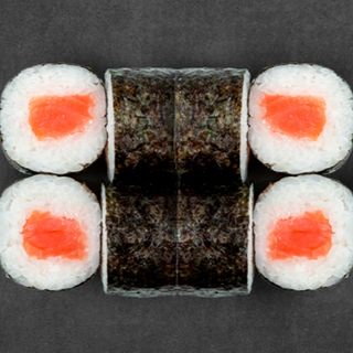 Макі з лососем (170 грам)