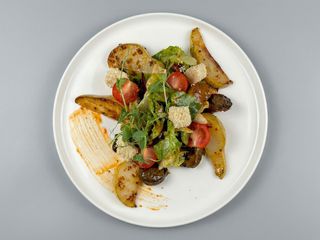 Теплий салат з курячої печінки та грушею (300г)