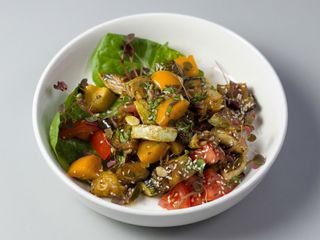 Салат з Самбукоф (250г)